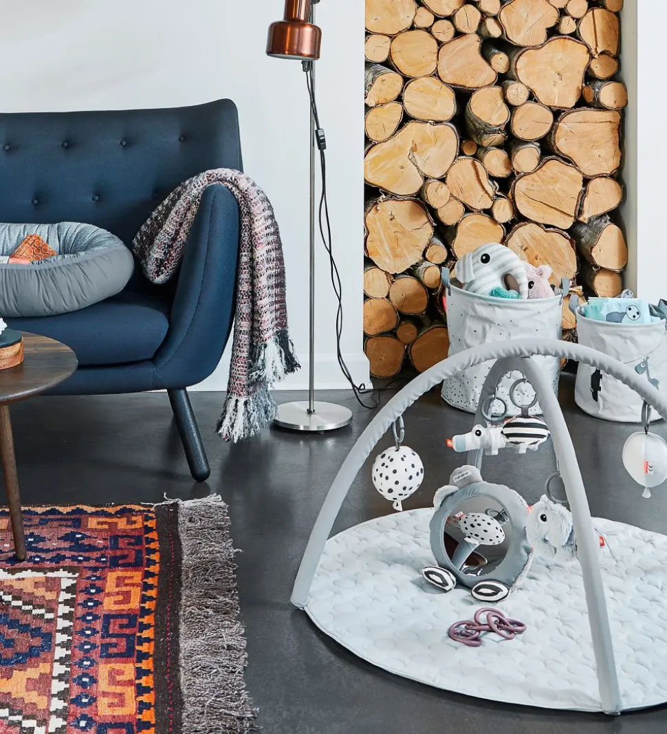 Done By Deer Aktivitetstæppe - Quiltet - Grå