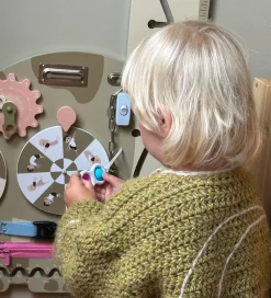 Hemmingsen Kids Aktivitetstavle m. Højdemåler - Langhals - 135cm