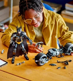 LEGO® Batman - Byg selv-figur af Batman 76273 - 713 Dele