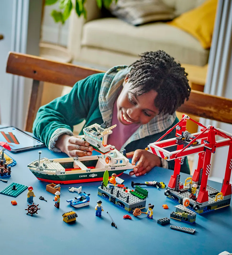 LEGO® City - Havnefront med Fragtskib 60422 - 1226 Dele