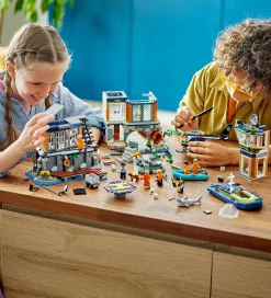 LEGO® City - Politiets fængselsø 60419 - 980 Dele