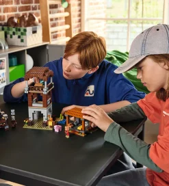 LEGO® Minecraft - Røverforposten Og Ravager 21278 - 665 Dele